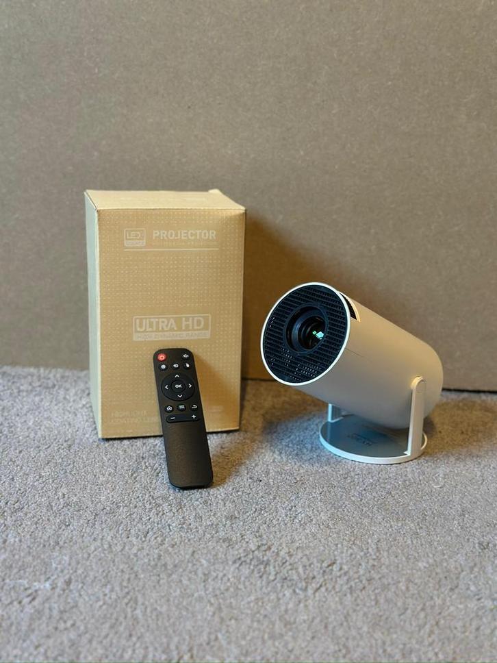 Gloednieuwe draagbare 4K-projectoren te koop, Audio, Tv en Foto, Projectieschermen, Nieuw, Elektrisch, Ophalen of Verzenden