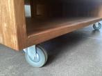 Houten salontafel 100x100 cm op wielen, Huis en Inrichting, Tafels | Salontafels, Ophalen, Gebruikt, 100 tot 150 cm, Vierkant