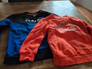 2 Truien Maat 98/104 beschikbaar voor biedingen