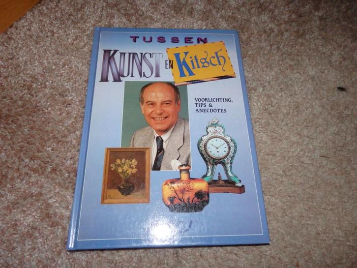 Tussen Kunst en Kitsch Cees van Drongelen Avro 9065903704, Hobby en Vrije tijd, Overige Hobby en Vrije tijd, Zo goed als nieuw
