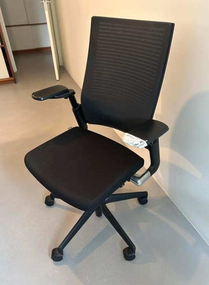 Ahrend 2020 Extra Verta bureaustoel - Utrecht, Huis en Inrichting, Bureaustoelen, Gebruikt, Bureaustoel, Zwart, Ergonomisch, Gaming bureaustoel