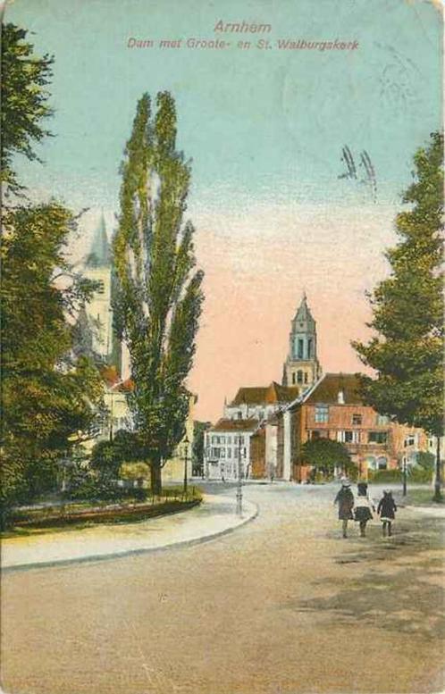(301-181-035) Arnhem St Walburgskerk, Verzamelen, Ansichtkaarten | Nederland, Gelderland, Verzenden