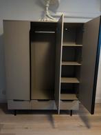 MADE Damian kledingkast - Mokka met zwart staal, Ophalen, 100 tot 150 cm, Zo goed als nieuw, Metaal