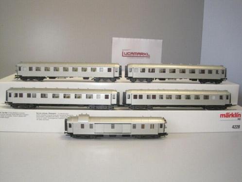 Märklin H0 - 4228 - Passagierswagen, Hobby en Vrije tijd, Modeltreinen | H0, Zo goed als nieuw, Wagon, Wisselstroom, Märklin, Ophalen of Verzenden