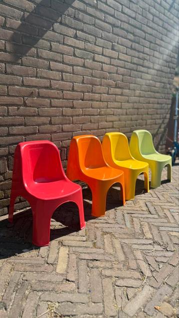 Vintage kinderstoeltjes | stapelbaar | Italiaans | Progarden beschikbaar voor biedingen