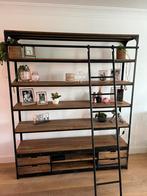 Industriële boekenkast/wandkast met ladder. Rootsmann, Huis en Inrichting, Kasten | Wandmeubels, 150 tot 200 cm, 25 tot 50 cm