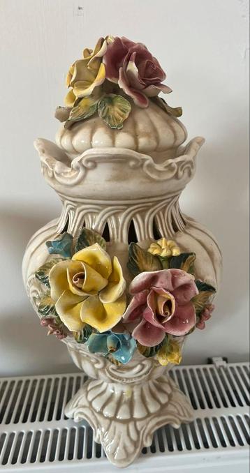 Capodimonte Vaas met Bloemen beschikbaar voor biedingen