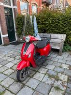 Rode Berini scooper, Fietsen en Brommers, Snorfietsen en Snorscooters, Zo goed als nieuw, Benzine, Ophalen, Overige merken