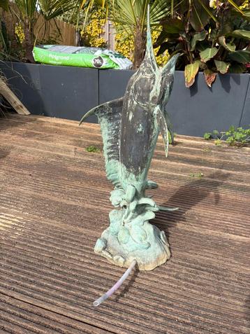 Bronzen Merlijn met fontein beschikbaar voor biedingen