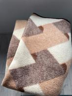 Mooie wollen deken met geometrisch patroon, Ophalen of Verzenden