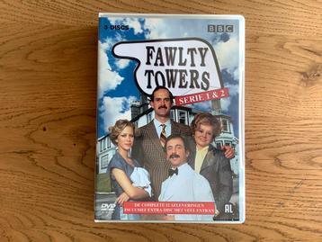 2). FAWLTY TOWERS, DE COMPLETE SERIE, alle 12 afleveringen. beschikbaar voor biedingen