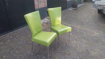 stoelen in verschillende uitvoeringen  beschikbaar voor biedingen