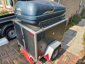 Hondentrailer met Dakkoffer & Reservewiel beschikbaar voor biedingen