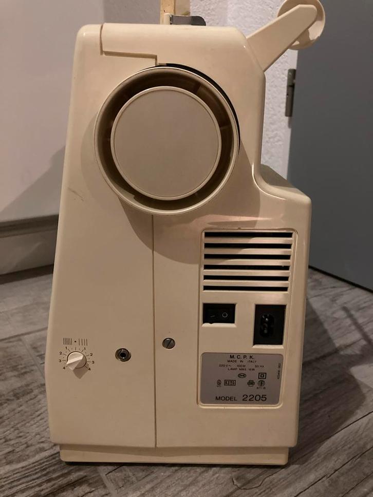 Singer 2205 Microcomputer Naaimachine, Hobby en Vrije tijd, Naaimachines en Toebehoren, Gebruikt, Singer, Ophalen
