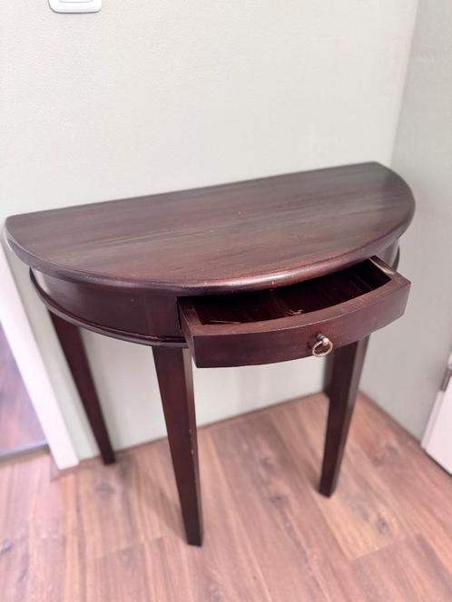 Half rond donkerbruin klassiek tafeltje met laatje, Huis en Inrichting, Tafels | Sidetables, Gebruikt, 25 tot 50 cm, 50 tot 100 cm