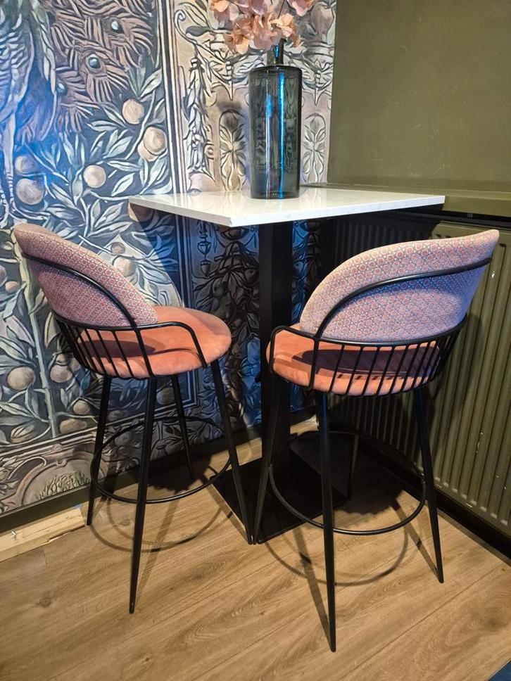 2 Hoge Barkrukken - Stijlvol Design, Huis en Inrichting, Barkrukken, Gebruikt, 60 tot 90 cm, Metaal, 2 krukken, Met voetsteun