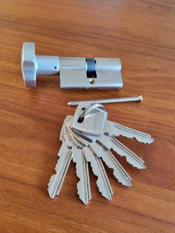 Nemef knopcilinder NF2 30/30 mm met 6 sleutels beschikbaar voor biedingen