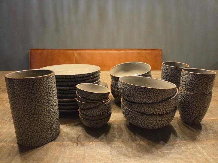 Serviesset grijs compleet voor 4 personen, Huis en Inrichting, Keuken | Servies, Gebruikt, Compleet servies, Overige stijlen, Overige materialen