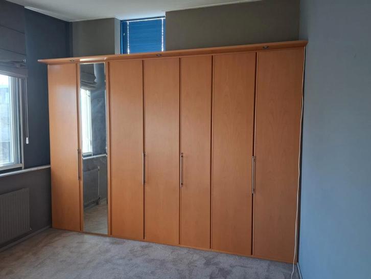 Mooie en ruime kledingkast., Huis en Inrichting, Kasten | Kledingkasten, Gebruikt, 200 cm of meer, 50 tot 75 cm, Ophalen