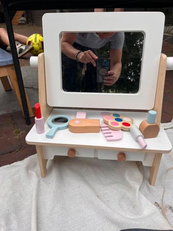 Petite amelie kaptafel beschikbaar voor biedingen