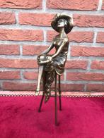 bronzen beeld, elegante dame met hoed, Antiek en Kunst, Ophalen of Verzenden