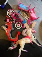 Barbiemeubels scooter fiets paard bedjes stofzuiger tafels, Ophalen of Verzenden, Zo goed als nieuw, Barbie