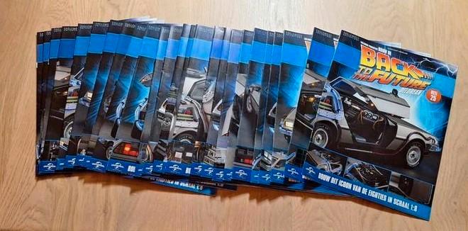Back to the Future Delorean Model Bouwpakket Magazine, Hobby en Vrije tijd, Modelbouw | Auto's en Voertuigen, Zo goed als nieuw