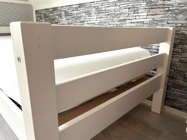 Eenpersoonsbed - 90 cm breed, Huis en Inrichting, Slaapkamer | Bedden, Gebruikt, Eenpersoons, 90 cm, 200 cm, Hout, Wit, Ophalen