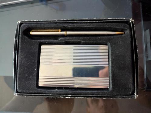 Zilverkleurige luxe pen + business card houder in doos, Verzamelen, Pennenverzamelingen, Zo goed als nieuw, Balpen, Overige merken