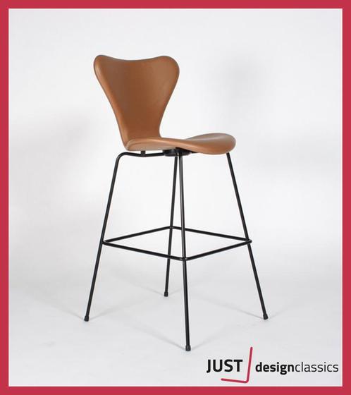 Fritz Hansen Series 7 Vlinderstoel Leder Barkruk (vooraad:4), Huis en Inrichting, Stoelen, Zo goed als nieuw, Leer, Metaal, Bruin