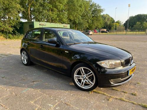 BMW 1-Serie 1.6 116I 2007 - Airco - Zwart - 5-Deurs, Auto's, BMW, Particulier, 1-Serie, Airbags, Airconditioning, Centrale vergrendeling