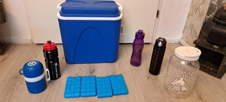 te koop grote blauwe koelbox 40 x 25 x 37 cm met aantal fles, Caravans en Kamperen, Koelboxen, Nieuw, Koelbox, Koelelement, Ophalen of Verzenden