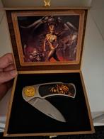 Mes in doosje (demon mistress), Ophalen, Zo goed als nieuw