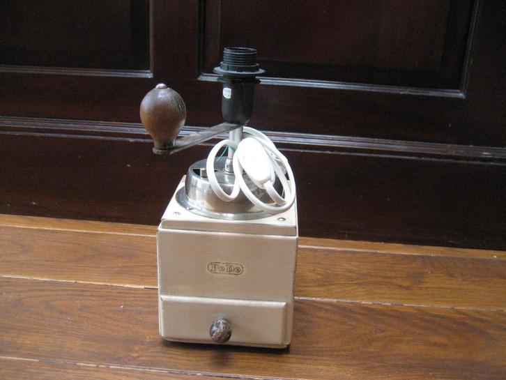 Antieke koffiemolen lamp vintage, Antiek en Kunst, Curiosa en Brocante, Ophalen of Verzenden
