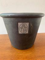 Bloempot met merkje Kleur: Antraciet Nieuw, Rond, Nieuw, Ophalen of Verzenden, Aardewerk