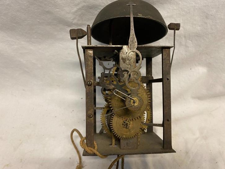Antiek lantaarnklok uurwerk met slagwerk, Antiek en Kunst, Antiek | Klokken, Ophalen of Verzenden