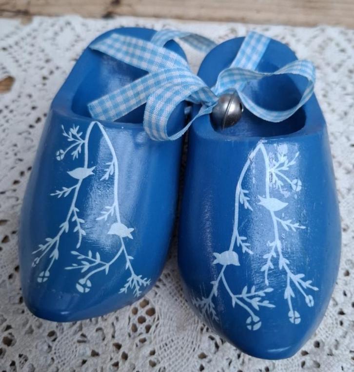 Blauwe houten klompjes, takjes met vogeltjes, decoratie, Antiek en Kunst, Curiosa en Brocante, Ophalen of Verzenden