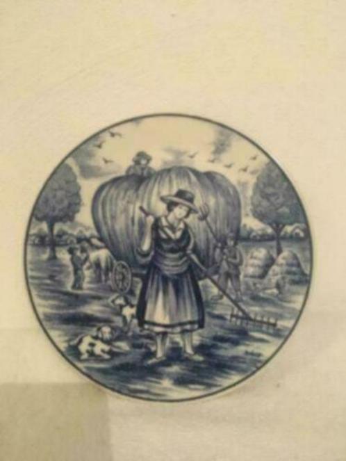 Wandborden, Royal Delft Blue, aardewerk, 'Land bewerken'., Antiek en Kunst, Antiek | Wandborden en Tegels, Verzenden