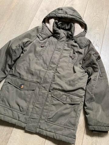 Winterjas Jongens Maat 152 beschikbaar voor biedingen