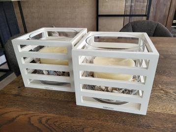 2 stoere windlichten, merk Lifestyle, met inhoud, wit, izgs beschikbaar voor biedingen