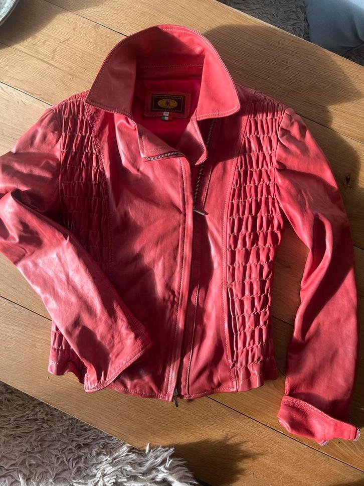Italiaans leren jasje, zacht rood, maat M/L, Kleding | Dames, Jasjes, Kostuums en Pakken, Zo goed als nieuw, Jasje, Maat 42/44 (L)