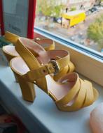 GUESS Yellow sandals heels, Kleding | Dames, Schoenen, Ophalen, Guess, Geel, Sandalen of Muiltjes