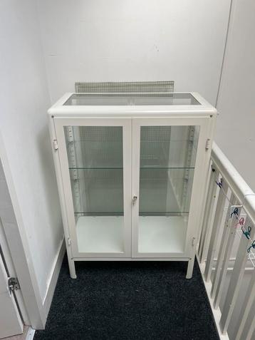 Witte Ikea FABRIKÖR Vitrinekast 81x113 cm beschikbaar voor biedingen