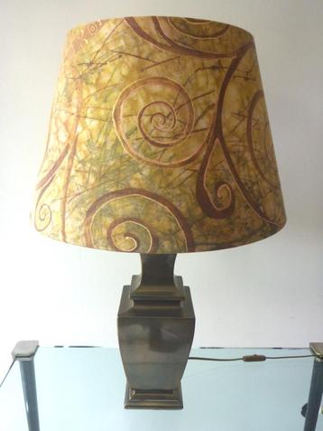 Klassieke Kullman lamp met zware brons messing voet beschikbaar voor biedingen