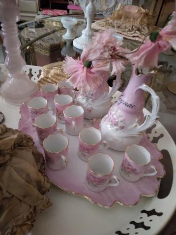 Vintage Cognac Servies met Kopjes beschikbaar voor biedingen
