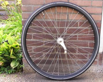 Omafiets achterwiel 28 x 1 1/2  zwart met bies - incl. band beschikbaar voor biedingen