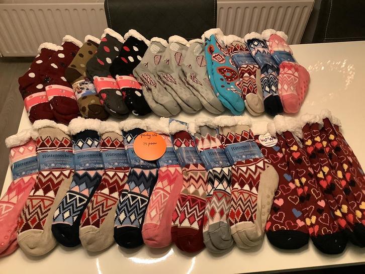 Partij leuke fluffy huissokken. (Partij 256), Diversen, Rommelmarktspullen, Ophalen of Verzenden