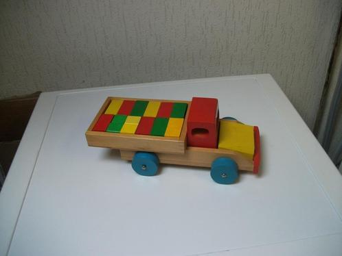 Vrachtwagen met blokjes, Kinderen en Baby's, Speelgoed | Houten speelgoed, Gebruikt, Overige typen, Ophalen of Verzenden