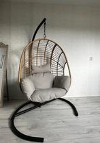 Hangstoel met kussens, Tuin en Terras, Tuinstoelen, Ophalen, Zo goed als nieuw, Rotan