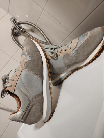 Closed sneakers maat 40 beschikbaar voor biedingen